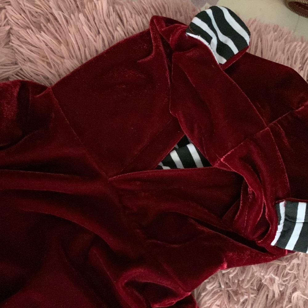 SALEE!!  Burgundy sweeter ♥️